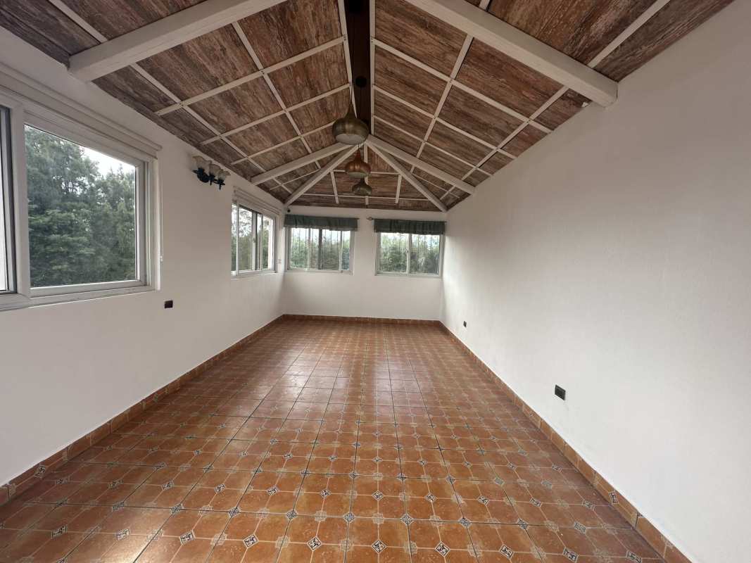 Zona 12 Colonia Villa Sol casa en venta para vivienda u oficinas bodega | 6 Recamaras por 545000.00 