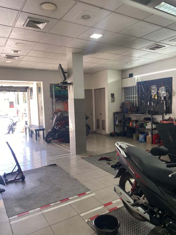 Propiedad DE ESQUINA en AVENIDA ELENA • De dos niveles • 980 m² • Venta Q3,500,000 • Código 949 |  E