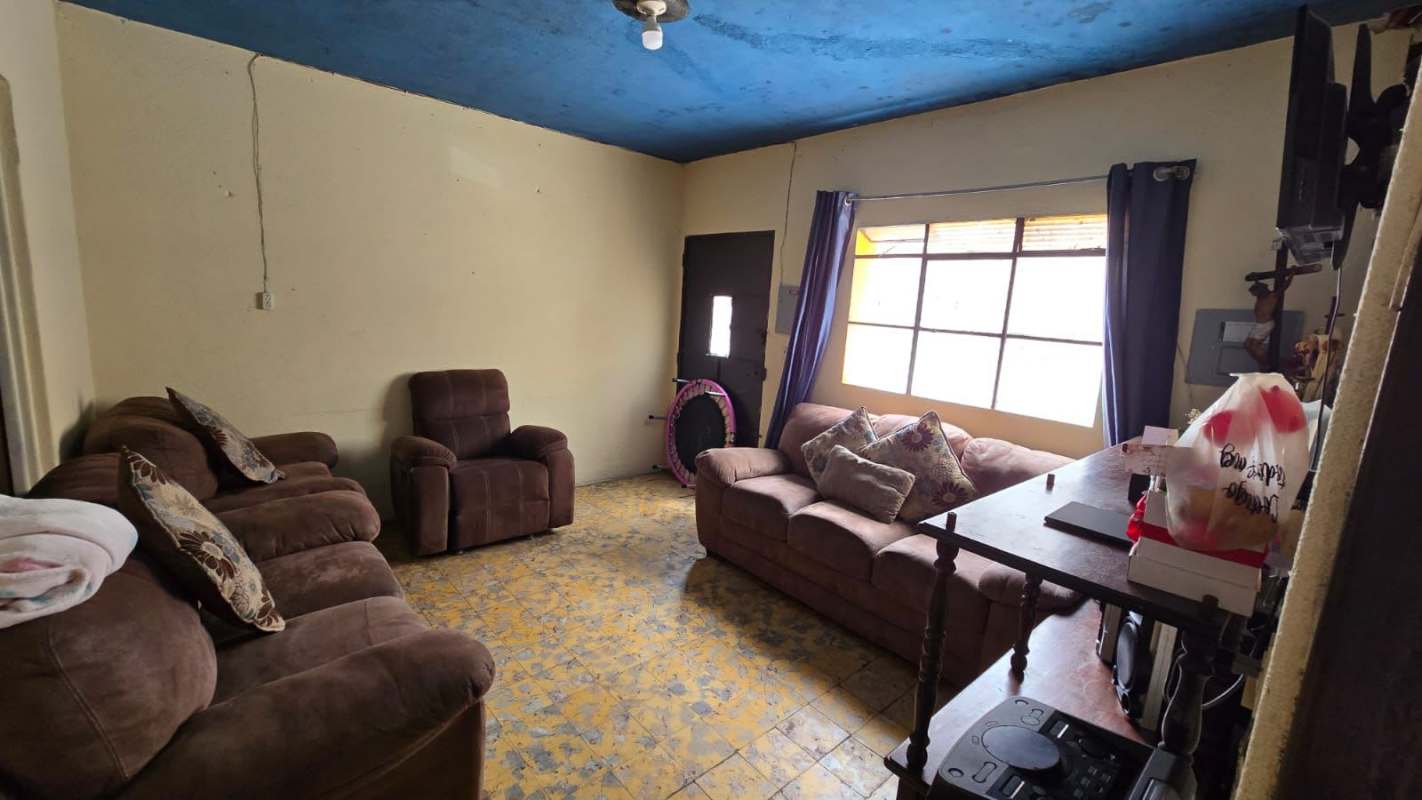 VENTA Casa Zona 3 Avenida Cementerio | 4 Recamaras por 2300000.00 en Zona 3