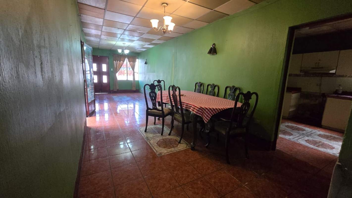 CASA EN VENTA EN ZONA 2 CERCA A LA MARTI Y A BURGER KING | 4 Recamaras por 1500000.00 en Zona 2