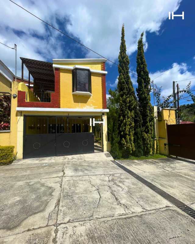 CASA EN VENTA SOBRE BOULEVARD PRINCIPAL | CIUDAD SAN CRISTÓBAL | 5 Recamaras por 2175000.00 en Zona 