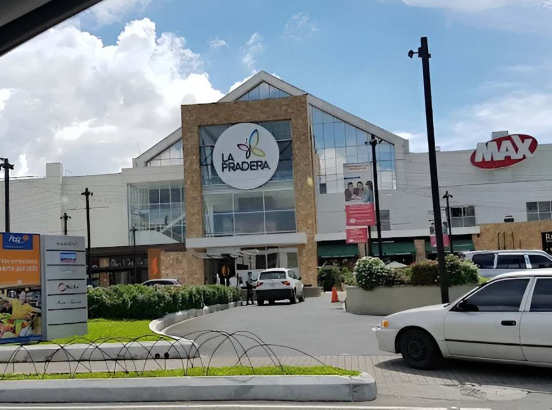 Local comercial en renta y venta en Galerías Pradera, Zona 10, Guatemala | 2 Espacio, 256186.00 en Z