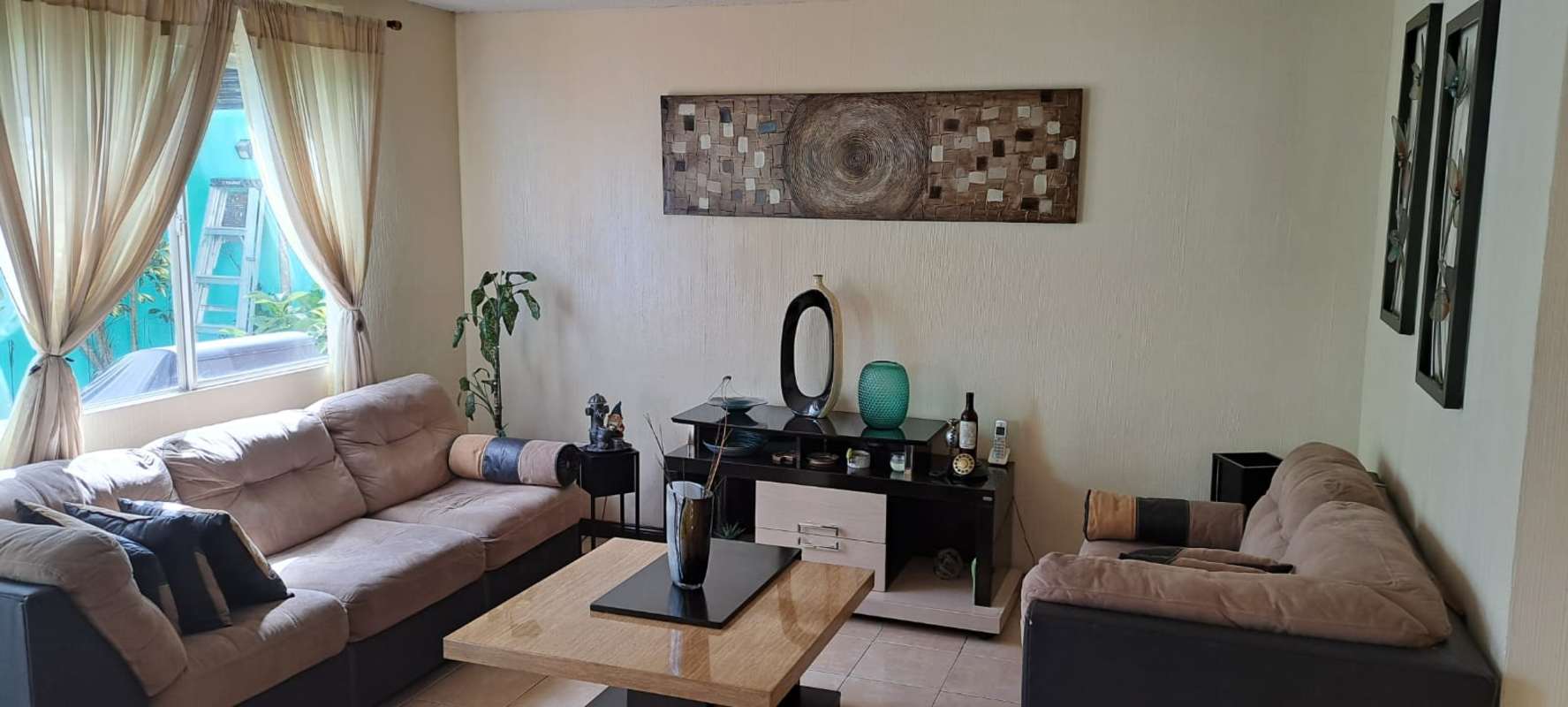 VENDO CASA EN BOSQUES DEL ENCINAL | 3 Recamaras por 1390000.00 en Zona 7