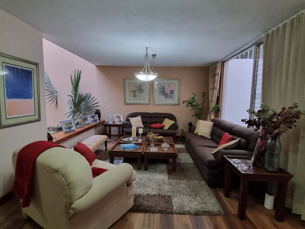 VENDO CASA EN ZONA 15 VISTA HERMOSA 3 | 3 Recamaras por 400000.00 en Zona 15