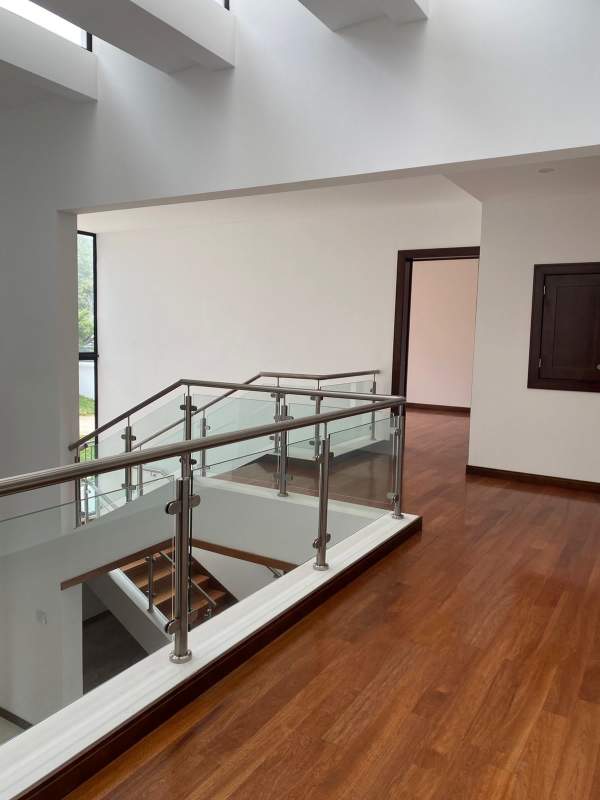 VENDO CASA CON PISCINA Y JACUZZI EN SAUSALITOS KM.22.5 | 5 Recamaras por 1900000.00 en Zona 16