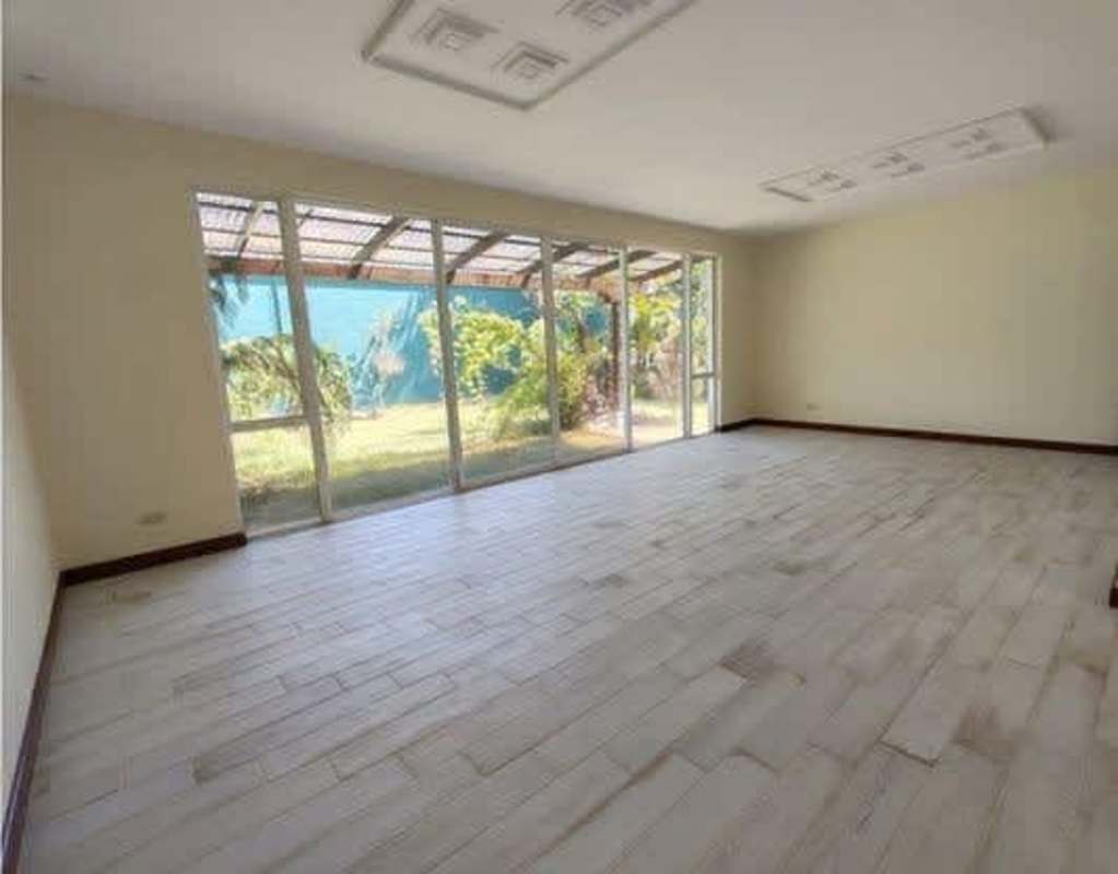 Casa en Portal del Bosque, Km 22 Carretera a El Salvador | 3 Recamaras por 2872000.00 en Carretera a