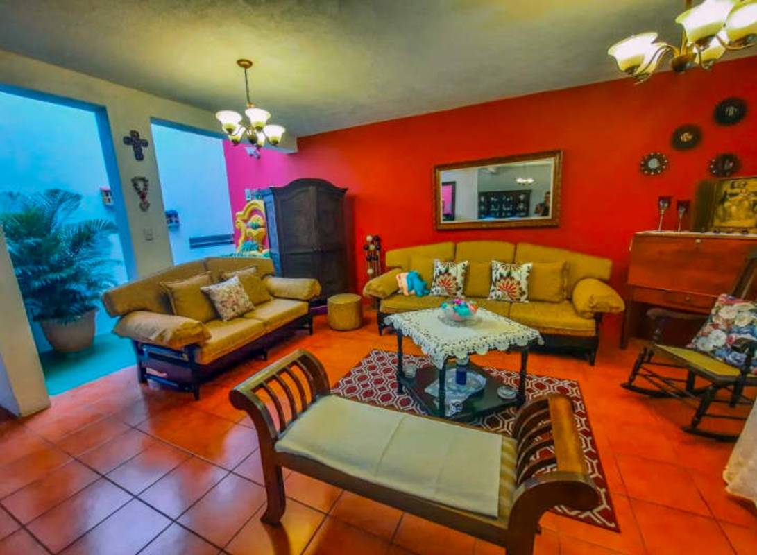 VENDO CASA EN SIMEON CAÑAS | 3 Recamaras por 450000.00 en Zona 2