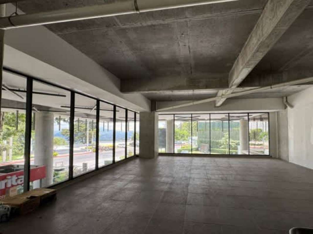 Locales Comerciales, ideal para inversión en Elemento Plaza Berlín, zona 13 |  Espacio, 1359000.00 e