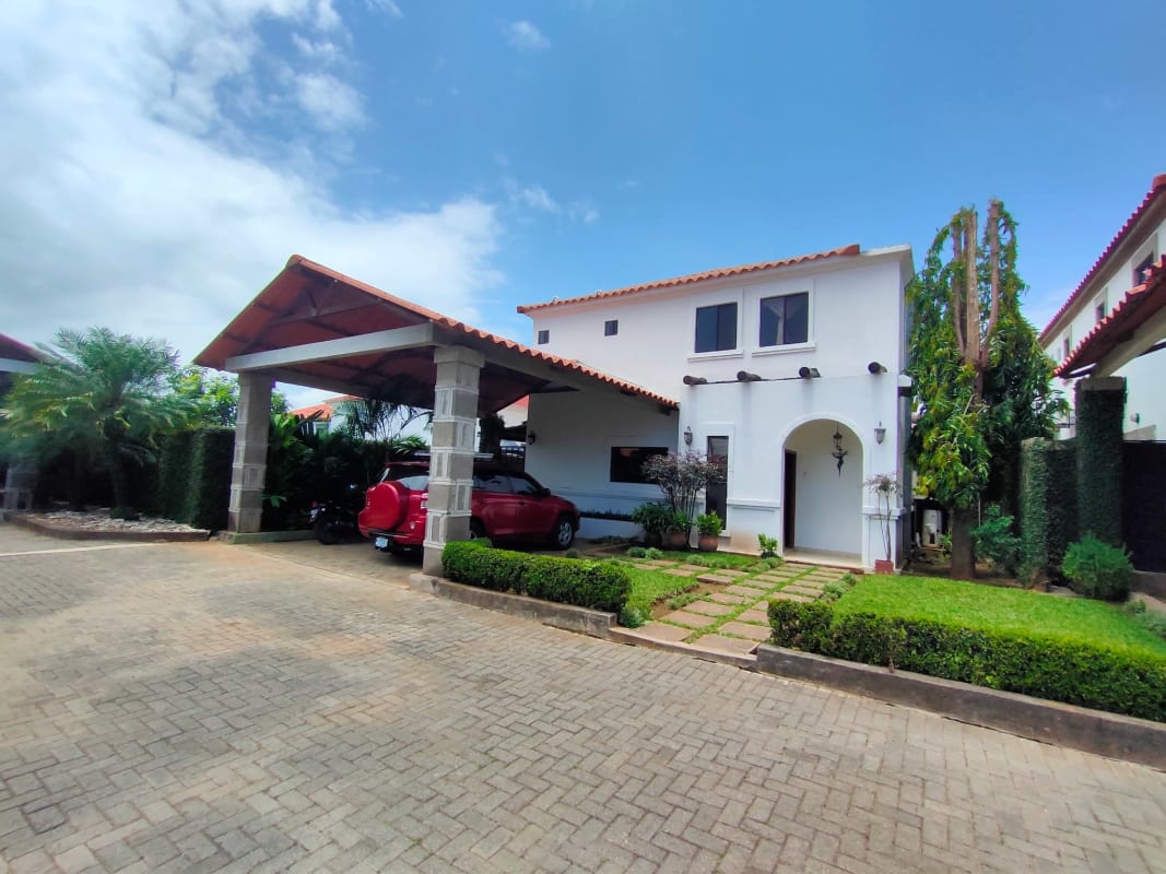 Houses in Santo Domingo For Sale VENDE/ESTANCIA STO. DOMINGO