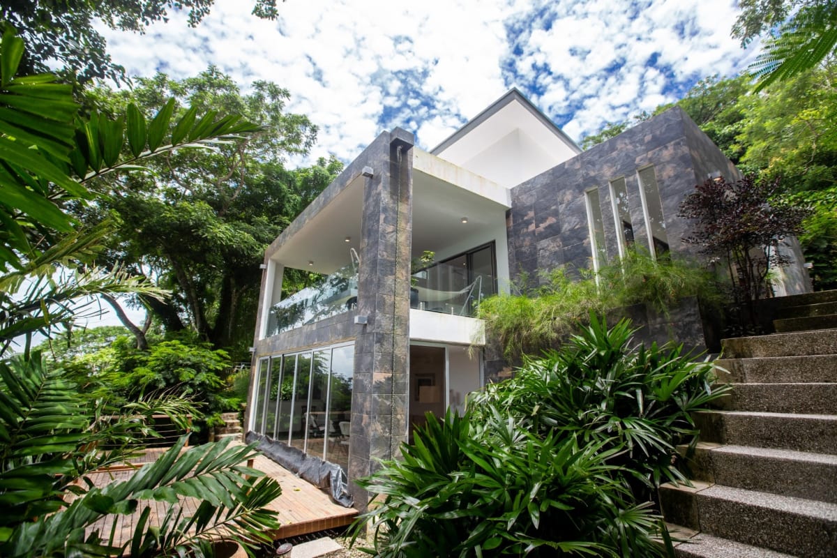 Houses in Granada For Sale 3 Bedrooms house, Mona Gaia in Mombacho