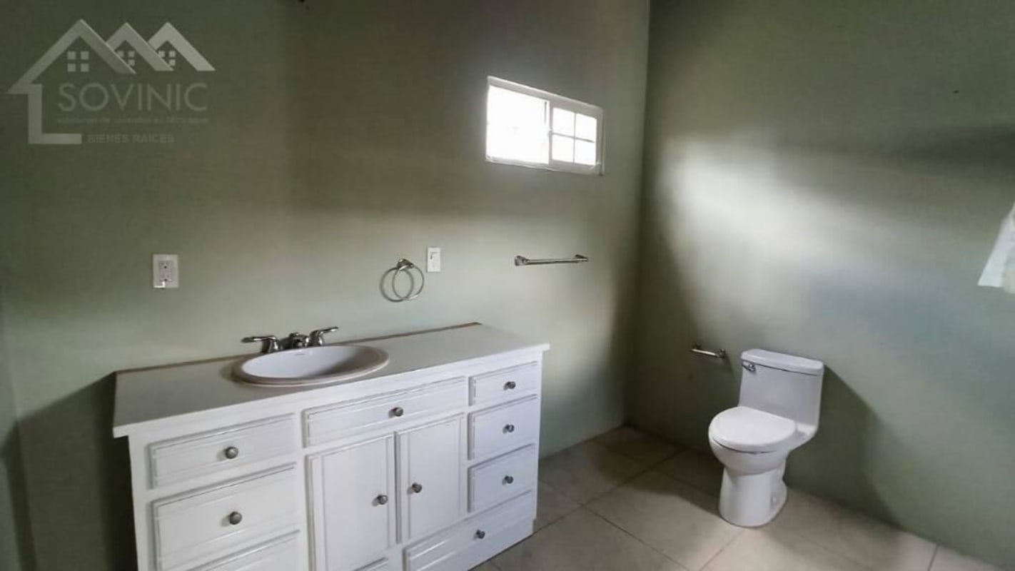 Se Venden Casa En Kilómetro 11½ Carretera Vieja León - acabados de Lujo