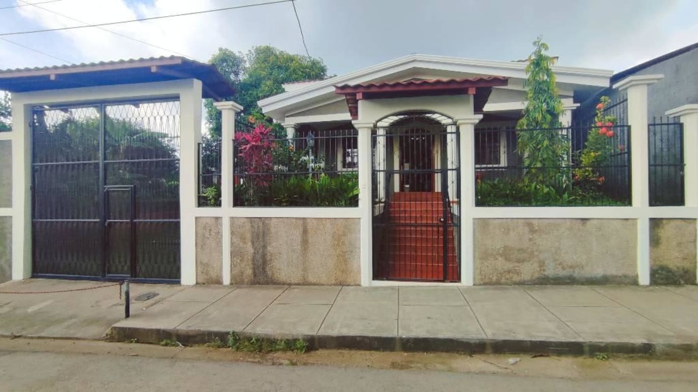 Casa en venta en Jinotepe Carazo NICARAGUA 4 Recamaras por 240000.00