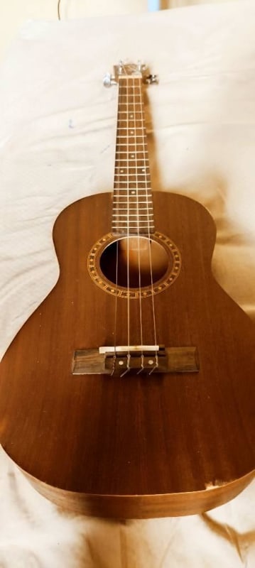 Vendo ukulele Baritono