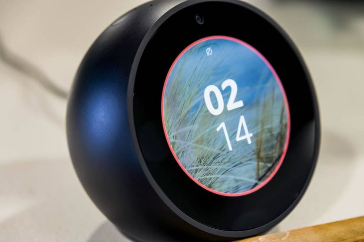 Amazon Echo Spot Reloj despertador inteligente con Alexa negro