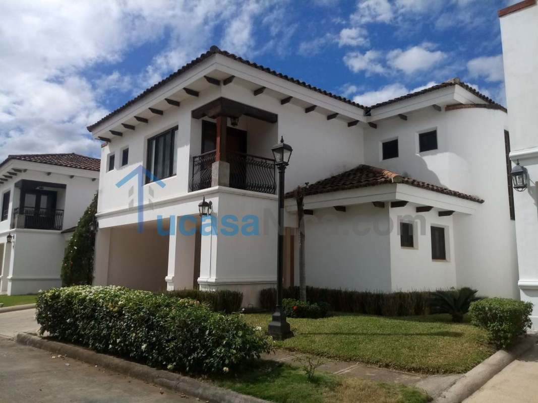 Houses for rent in Las Colinas rent in the hills exelente house to