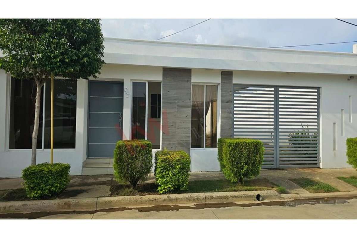 Houses in Carretera Nueva a León For Sale Spectacular house for sale in Ciudad Doral/VP 2