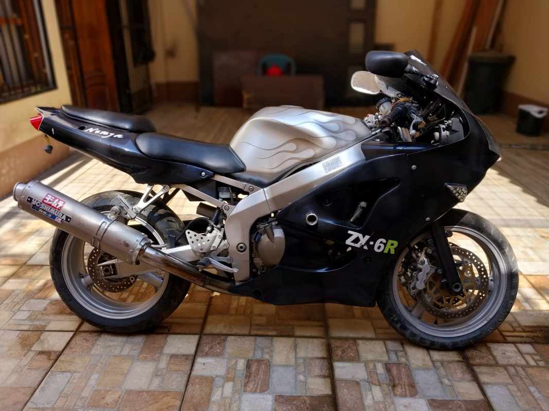 Kawasaki ZX600J 2006 en Carretera Norte Se vende Moto Kawasaki Ninja ZX600J 5 velocidades 2006 4 000 NEG