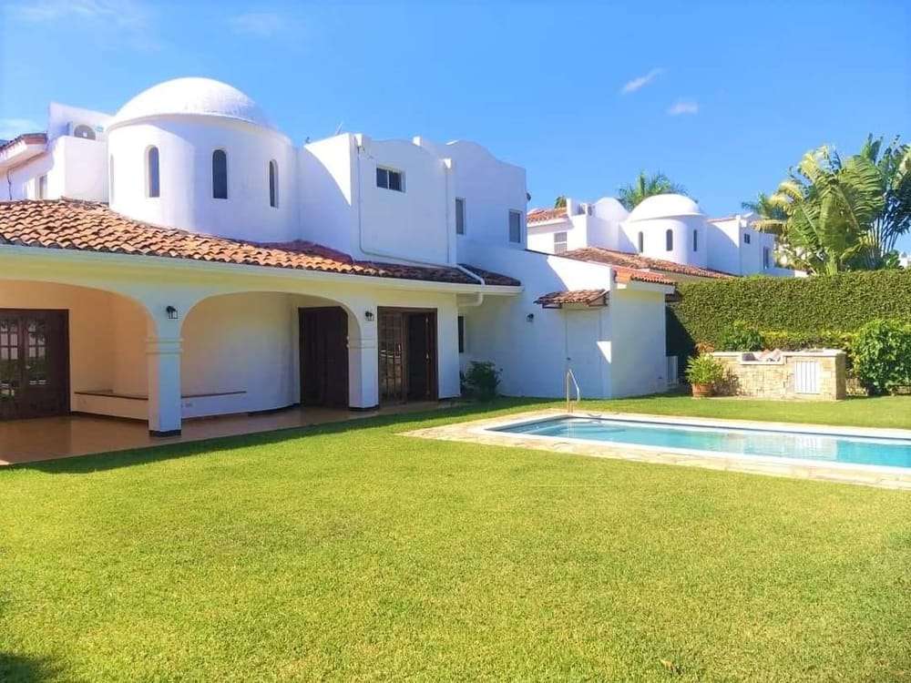 AG, Venta, de amplia casa con piscina en la Estancia de Santo Domingo ...