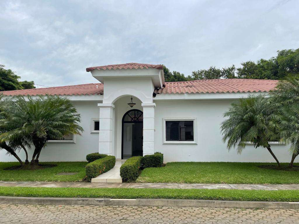 Casa en venta en Santo Domingo | 4 recámaras por 320000.00 en Santo Domingo