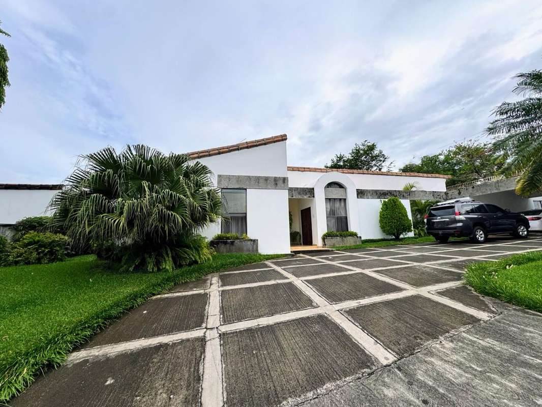 Casa en venta en Santo Domingo | 4 recámaras por 325000.00 en Santo Domingo