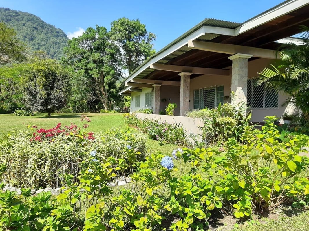 Casa en El Valle de Antón, 3 rec., 400m2 3 Recamaras por 550000.00 en