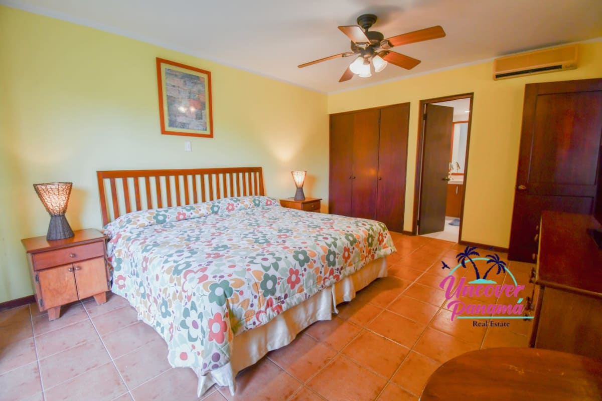 Four-bedroom house for sale in Costa Blanca, Decameron