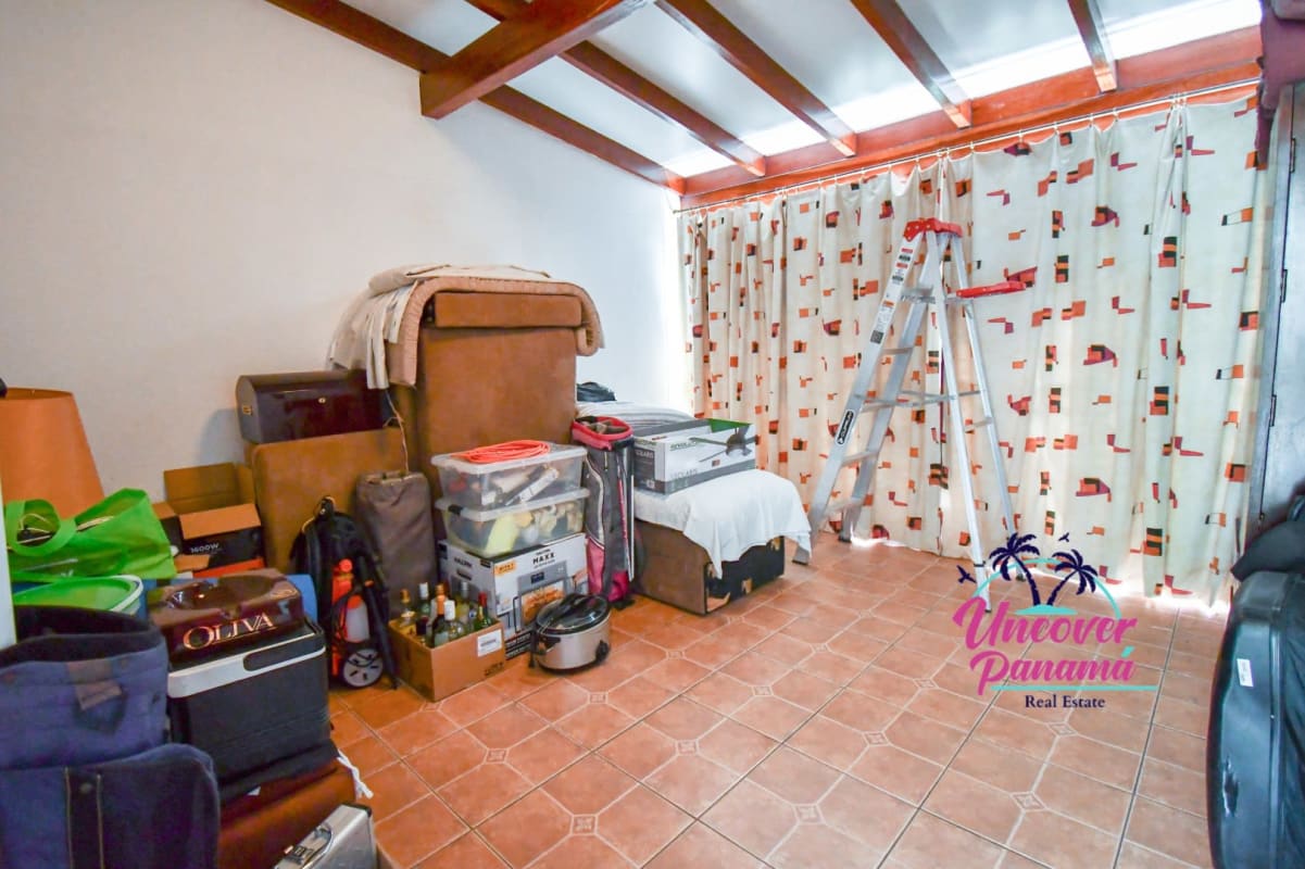 Four-bedroom house for sale in Costa Blanca, Decameron