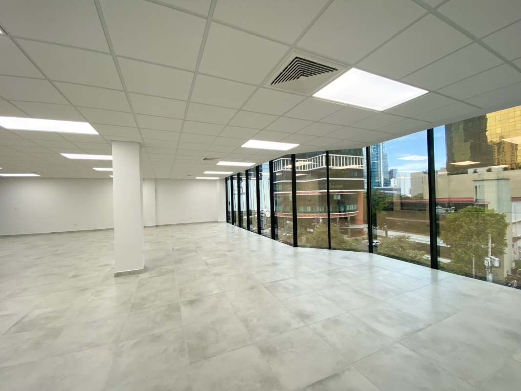 Office rental of 140 m2 in Obarrio with view to Ave. Samuel Lewis