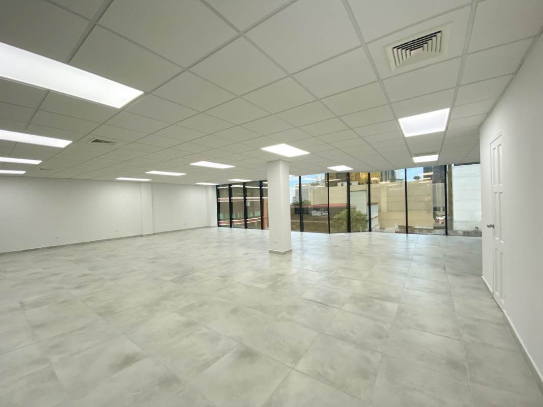 Office rental of 140 m2 in Obarrio with view to Ave. Samuel Lewis