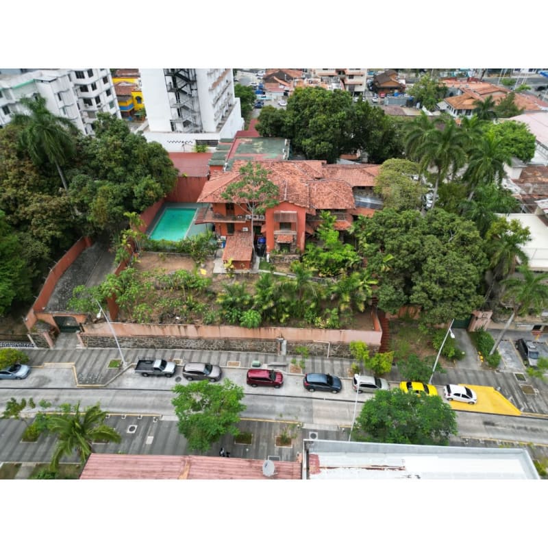 venta-de-casa-edificio-en-bella-vista-2-760m2-10-recamaras-por
