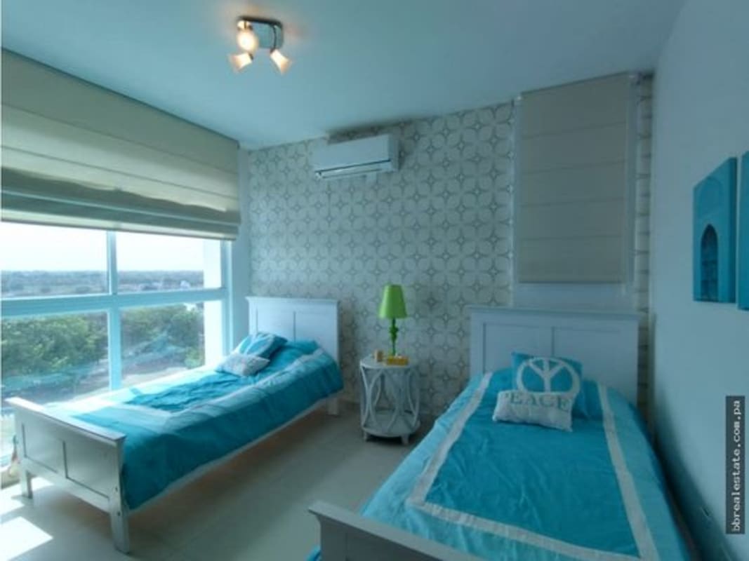 APARTMENT FOR SALE IN PLAYA BLANCA, PH OCEAN ll