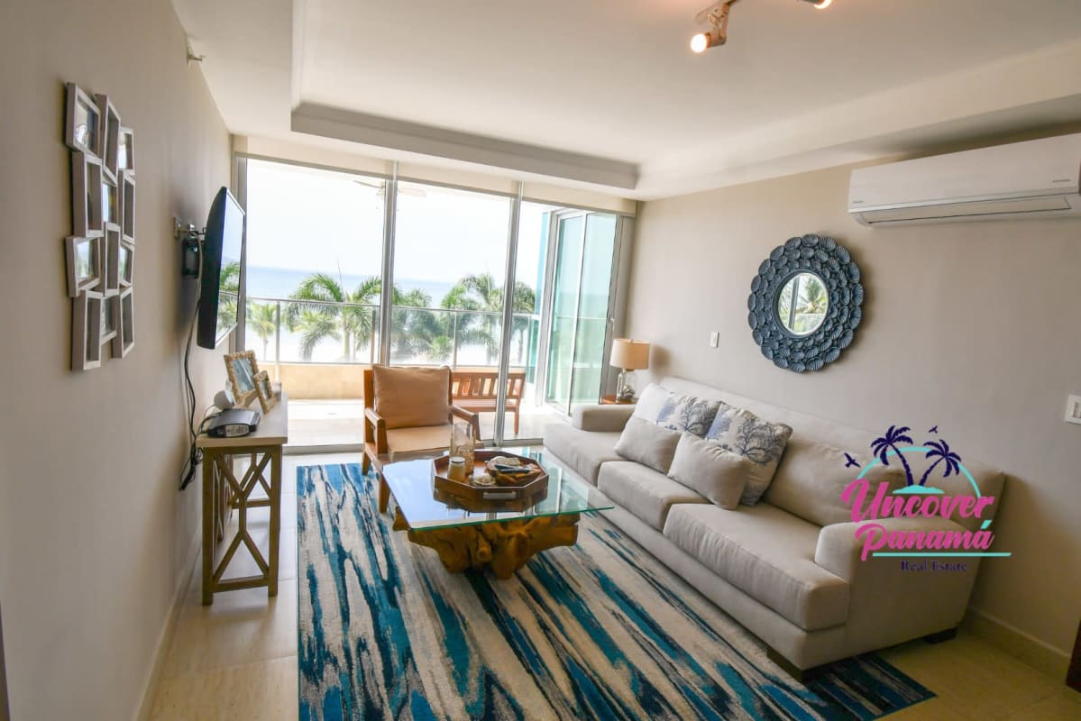 Beachfront apartment with stunning views in Lighthouse Beach Tower