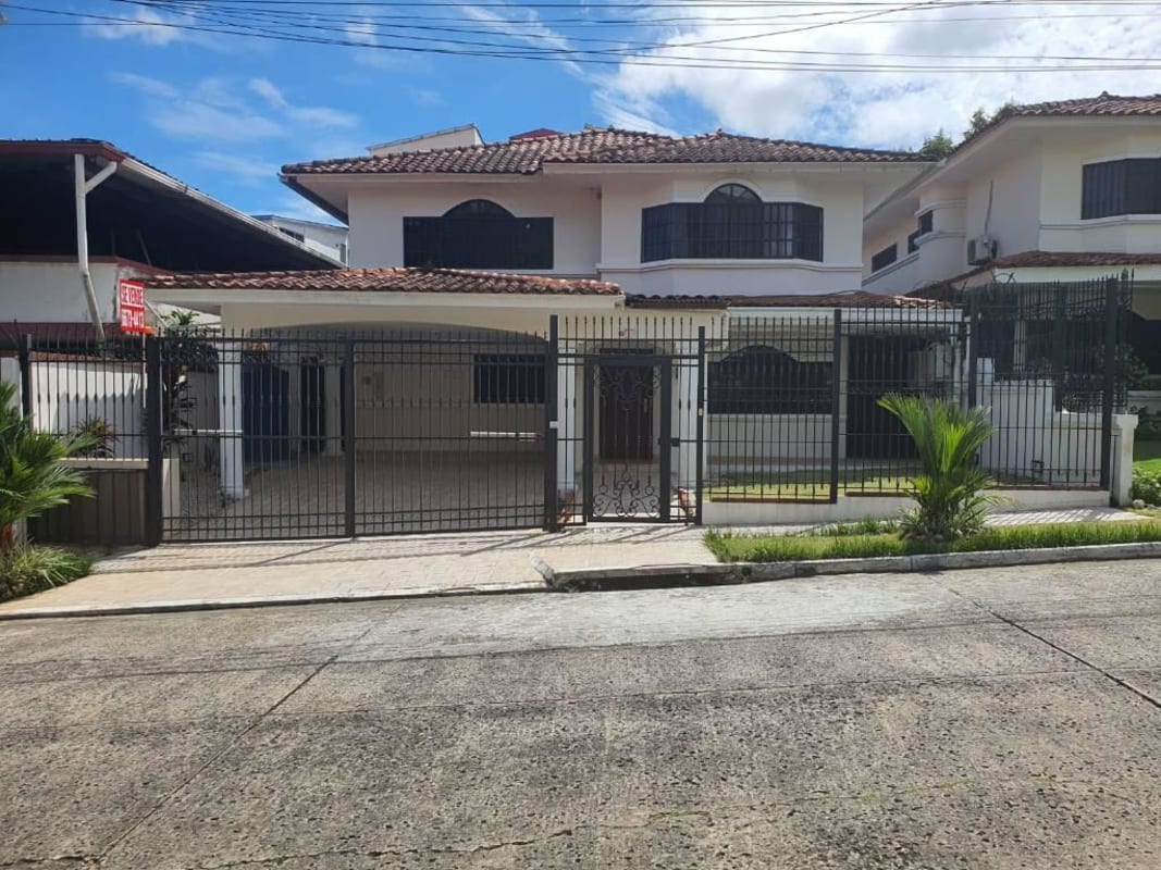 Houses in La Alameda For Sale RENT HOUSE 4 rooms, 535 m2, USD