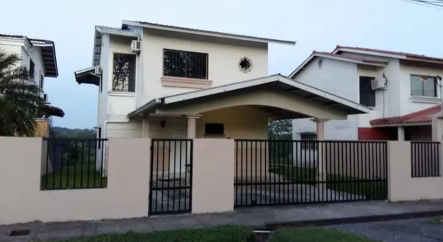 Houses for rent in David Se renta linda y acogedora casa en David! Céntrica y segura 3 rooms