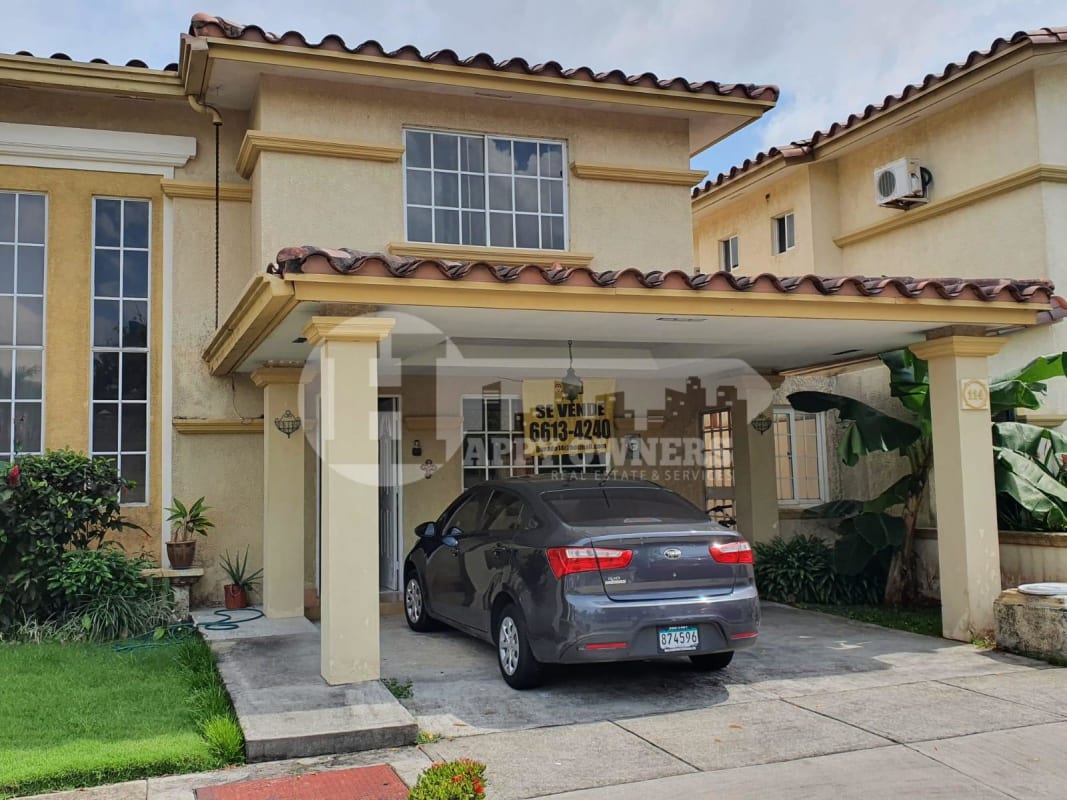 Venta de Casa en Dorado Springs 3 Recamaras por 290000.00 en Tumba Muerto