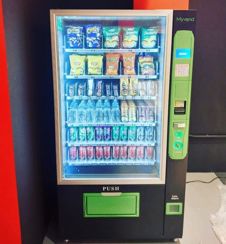 Máquina De Soda Y Snacks Expendedora Combo Vending Machine Nueva Con Garantía Perejil 1363