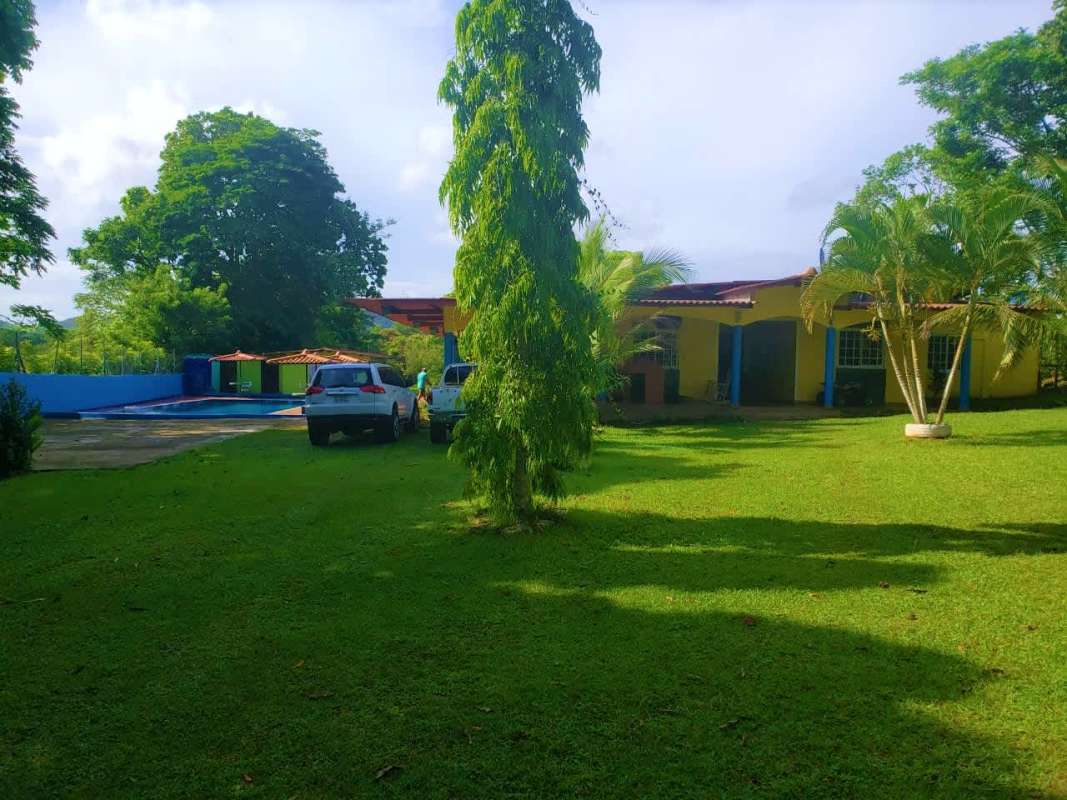 Houses in Los Díaz For Sale Land with house in Ollas Abajo