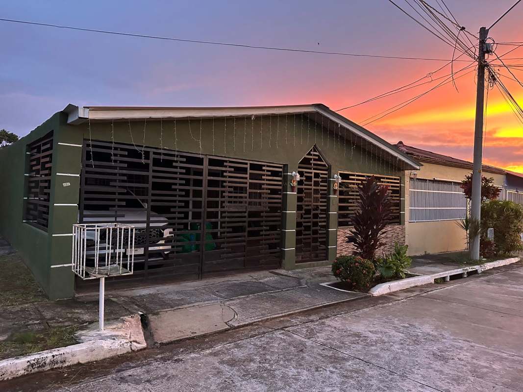 VENTA DE CASA EN CHORRERA- PRADERAS DEL CAMPO (DK) | 3 Recamaras por  115000.00 en Puerto Caimito, image size:1067x800
