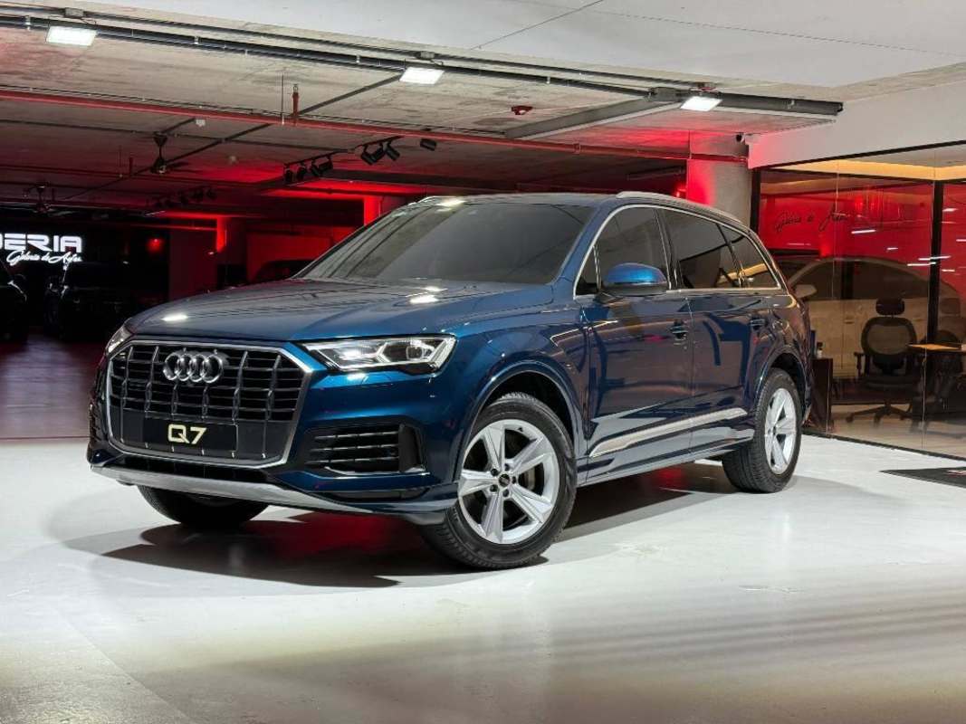 2007 Audi Q7 3.6 Premium quattro in Blue - Engine Stock Photo - Alamy, image size:1067x800