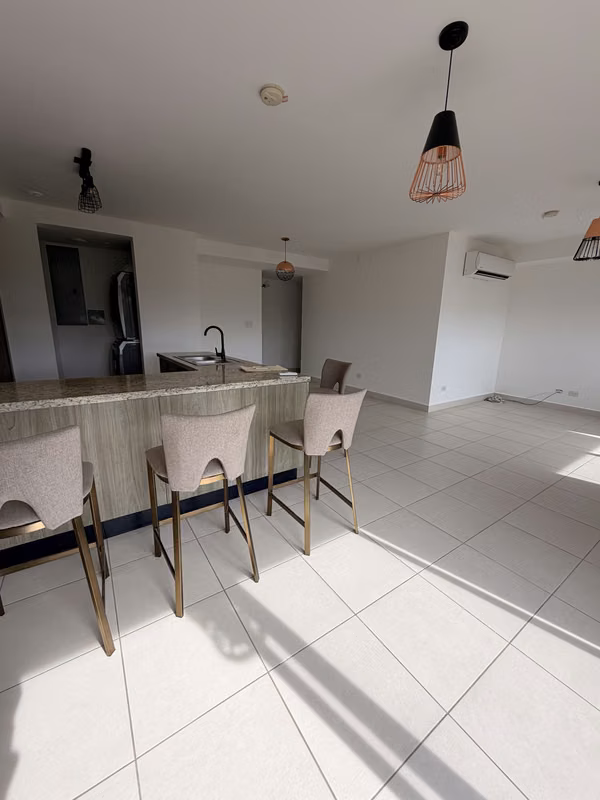 ALQUILO IMPECABLE COMO NUEVO APARTAMENTO EN ALBROOK