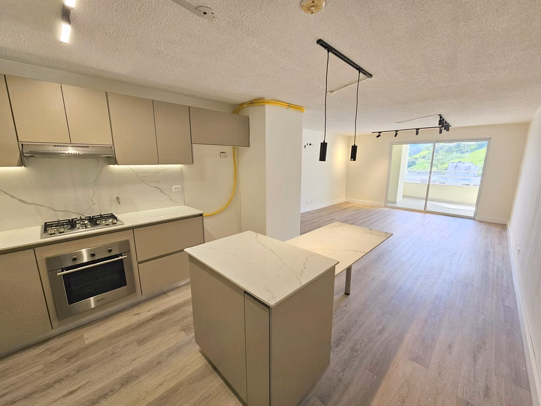Venta de Apartamento Remodelado en Altamira Gardens. Precio Negociable