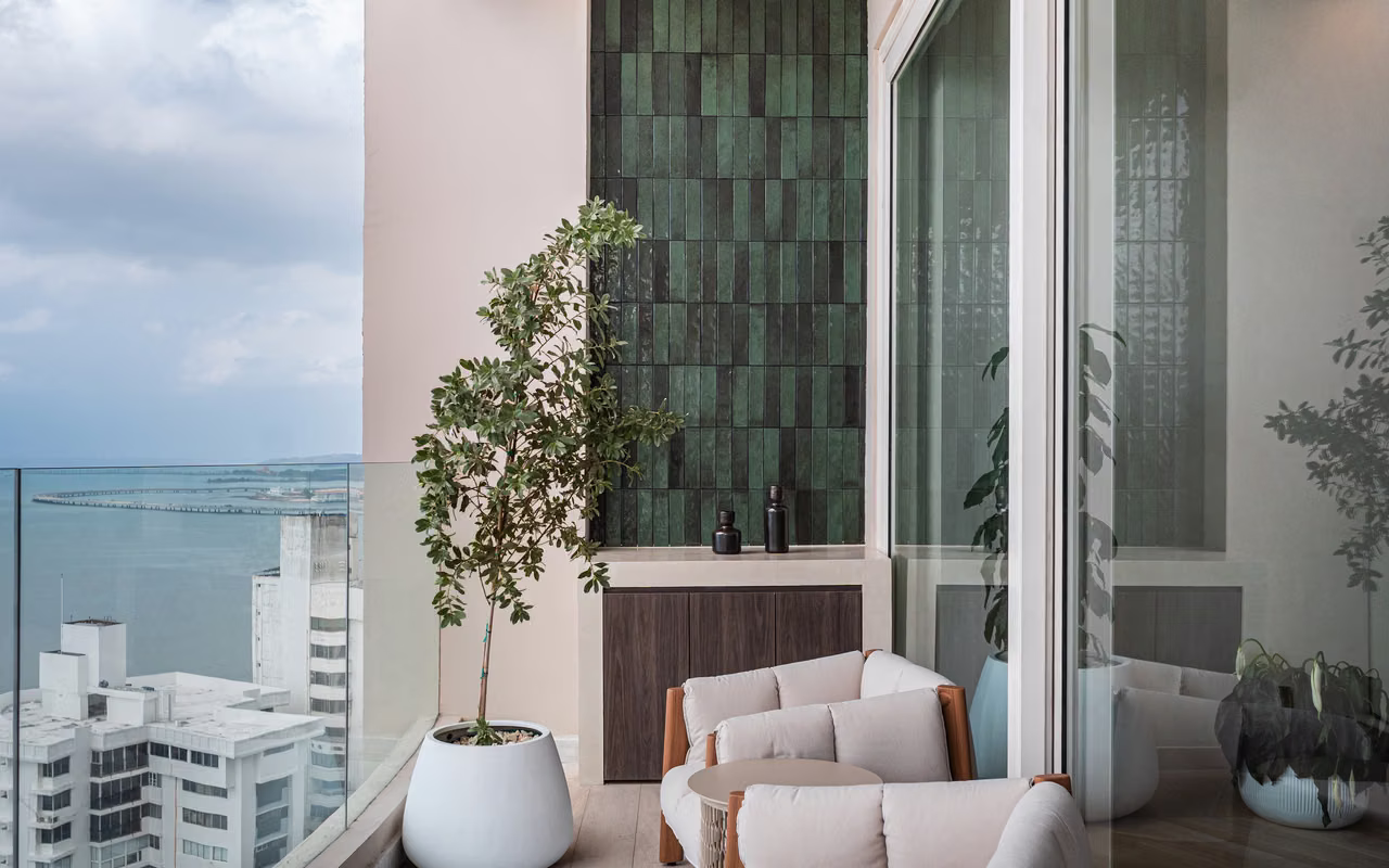 ! Apartamento en Punta Paitilla I amoblado I 4 Rec I con terraza y vista al mar