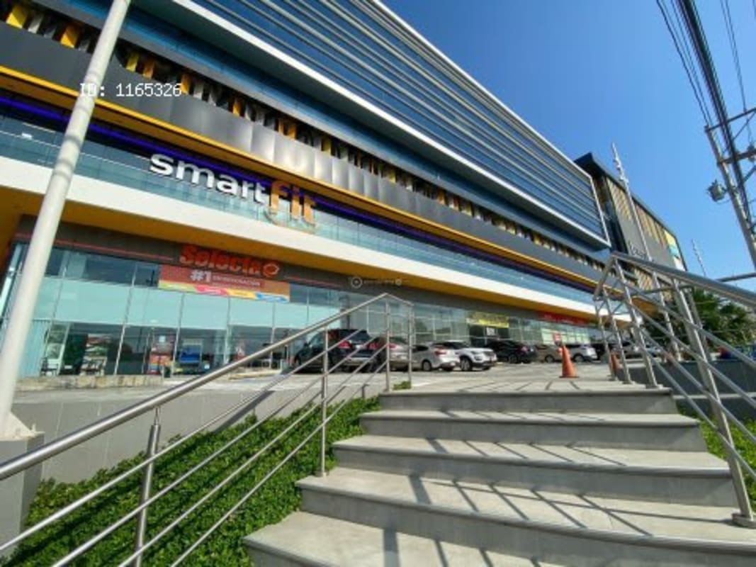 DORADO CITY CENTER SE ALQUILA LOCAL COMERCIAL 284.90 M2 Espacios