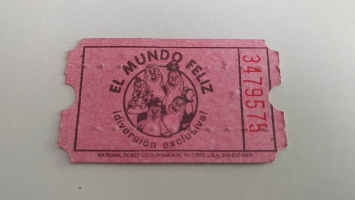 Ticket original del Mundo Feliz El Salvador San Salvador