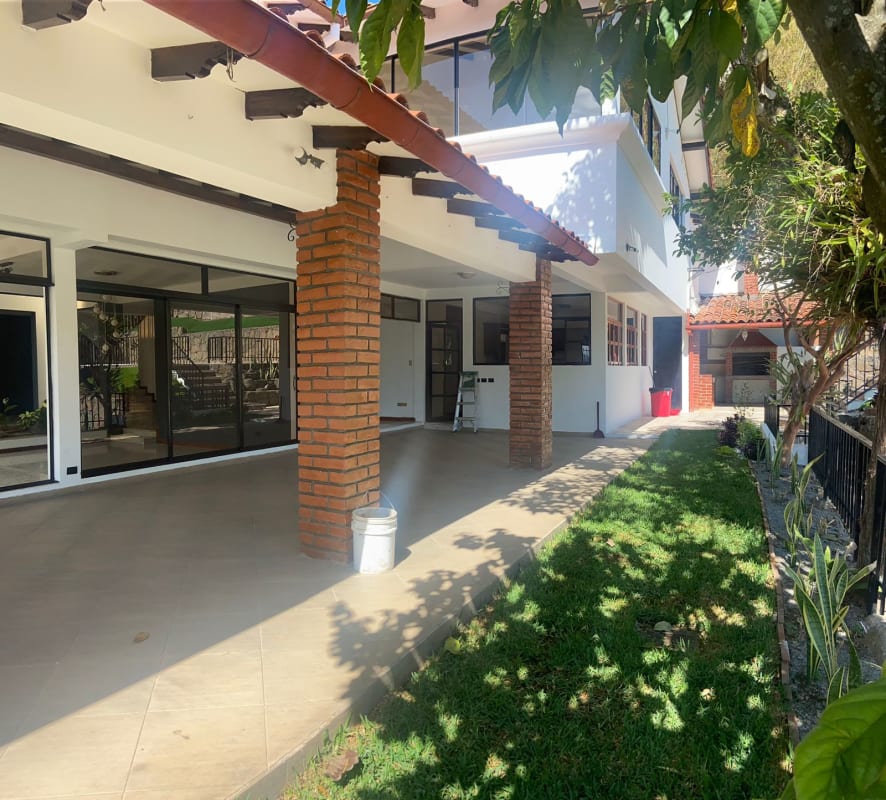 Venta de casa en Lomas de Altamira San Salvador