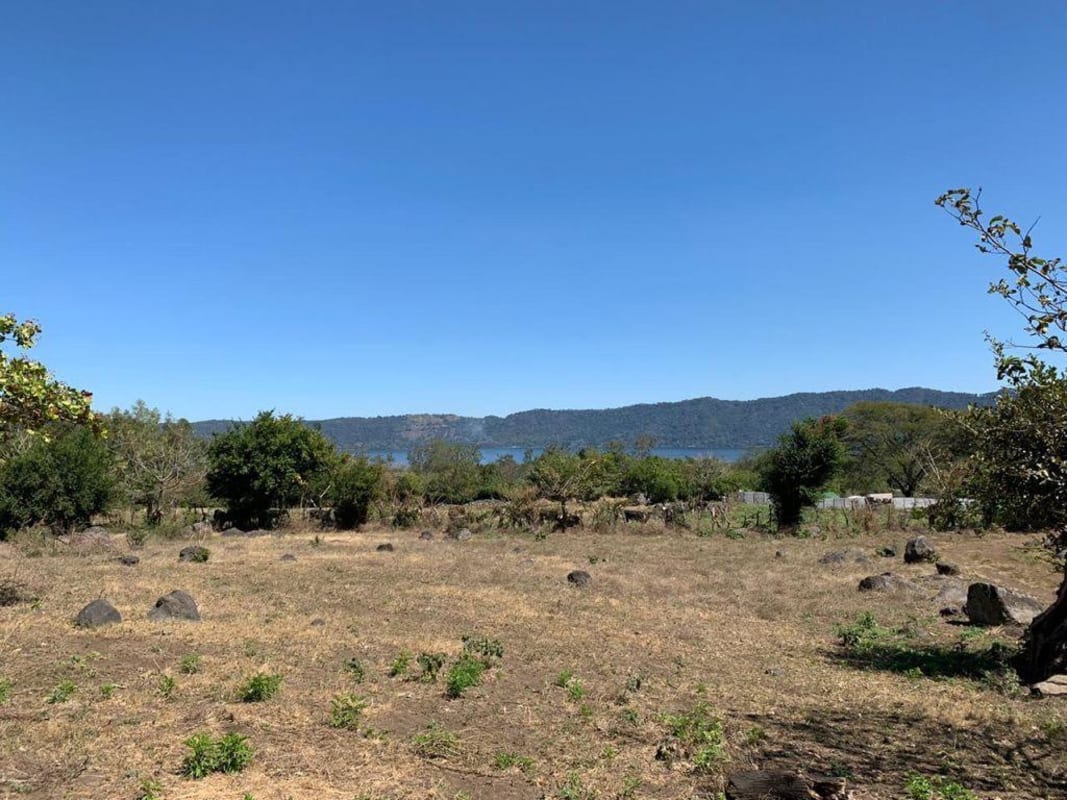 En venta lotes grandes con vista al lago de Coatepeque
