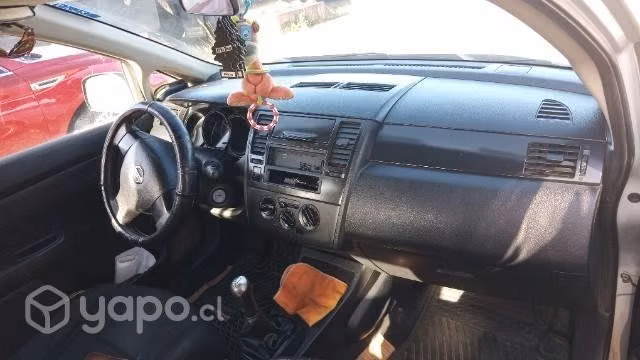 Vendo nissan tiida 2013