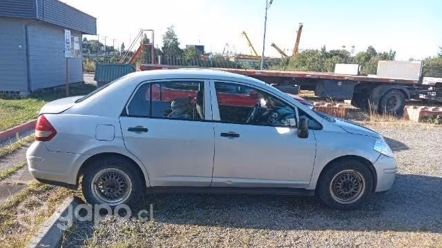 Vendo nissan tiida 2013