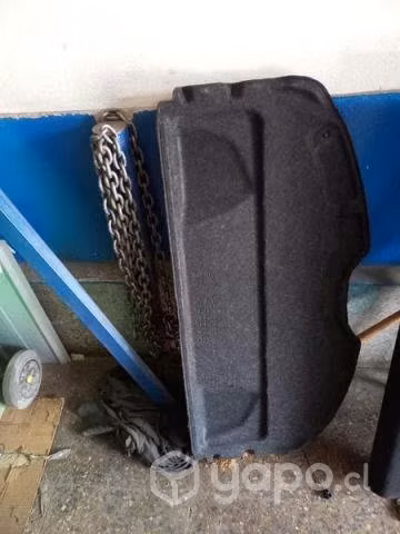 Cubre maleta Peugeot 208 año 2020 impecable
