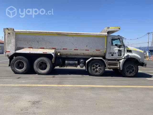 Camión tolva 8x4 Mack GU813